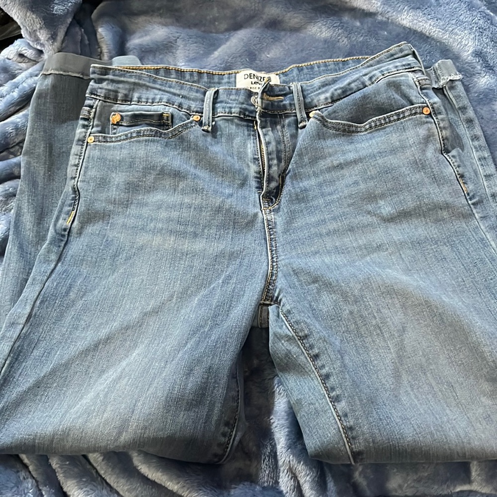 Mid rise boyfriend jeans worn a handful of times still in good condition